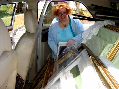Mill House Gallery, Exhibit paintings are carefully packed into car