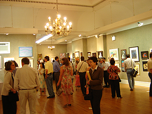 Annual Non-Member Painting and Sculpture Exhibition, more guests arriving